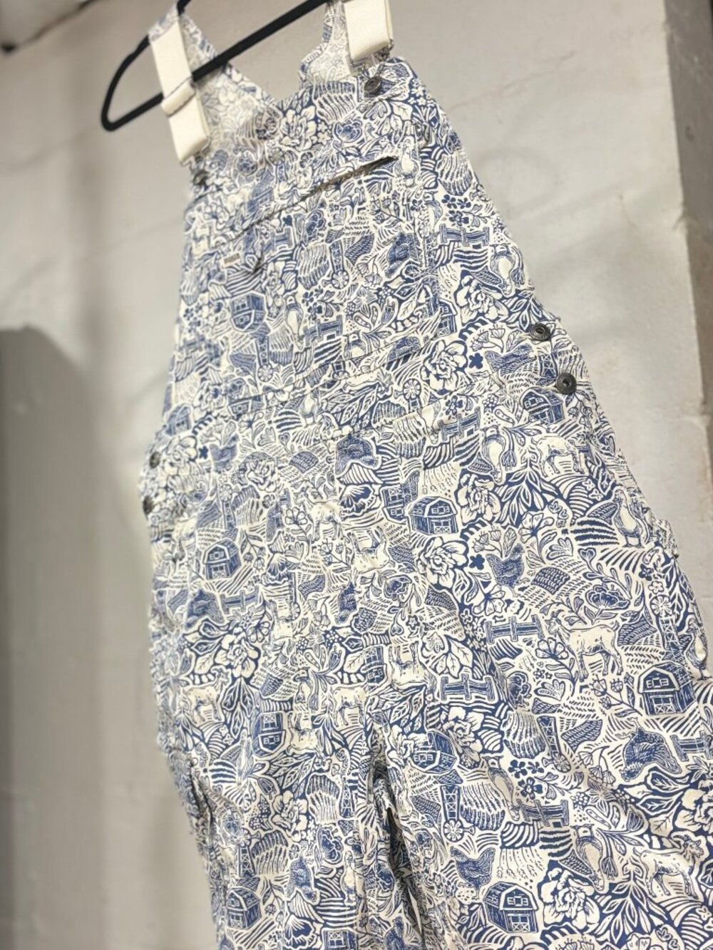 Duluth Trading Co Blue/White Toile Barn Print Overall Shorts - L NWOT